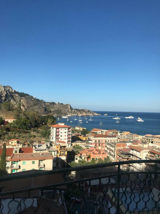 Baia Taormina Apartment جيارديني ناكسوس المظهر الخارجي الصورة